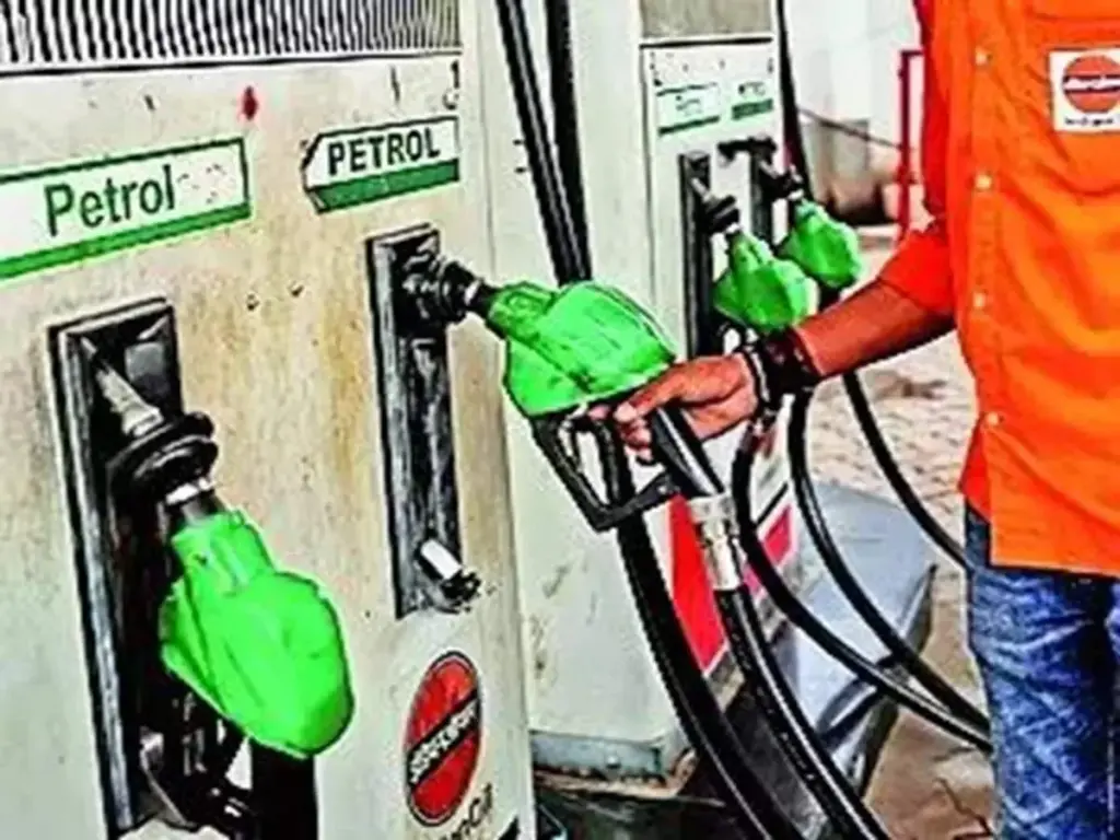 Petrol Panic Buying in Indore Amid Rumors