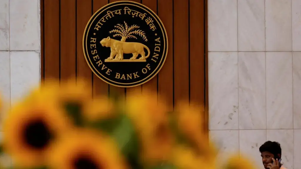 RBI Delays Capital Market Exposure Rules by Three Months