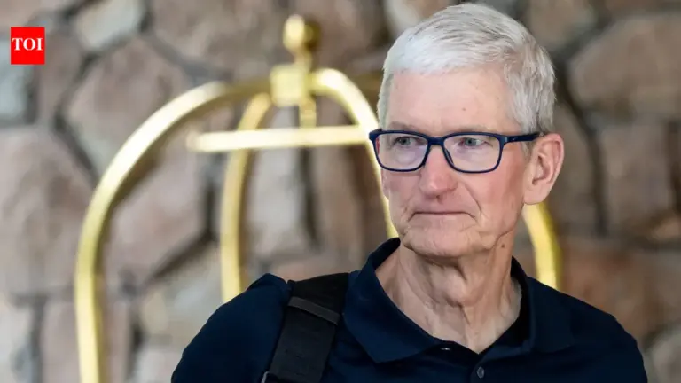 Tim Cook’s Vision: Smart Glasses and a Decade at Apple